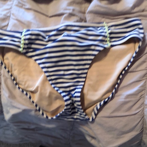 Bathing suit - Picture 2 of 4